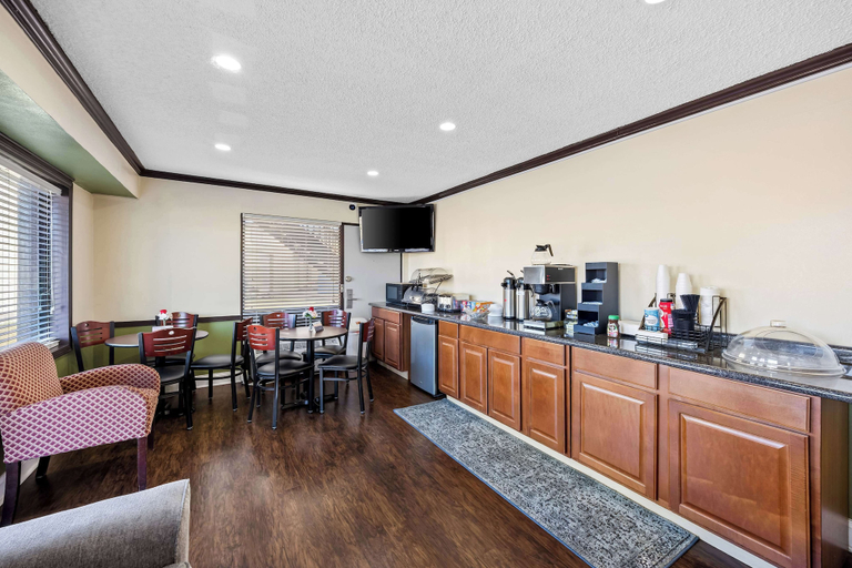 Food & Drinks 5, Americas Best Value Inn Ft. Jackson, Richland