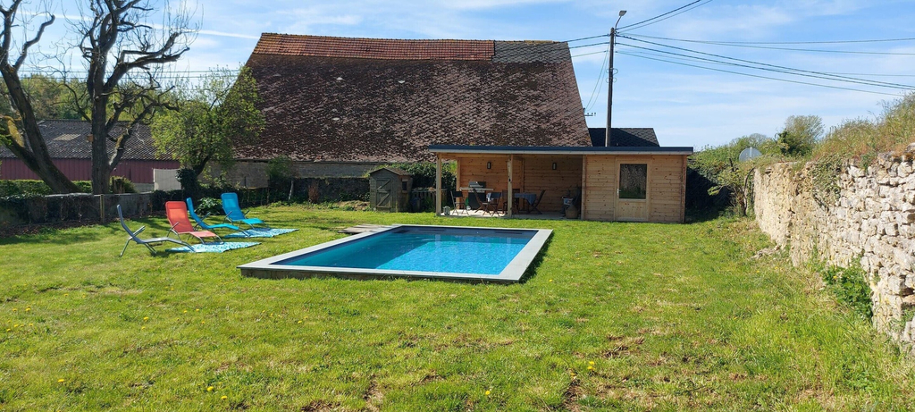Pool 2, Spacious Holiday Home in Doische With Private Pool, Namur