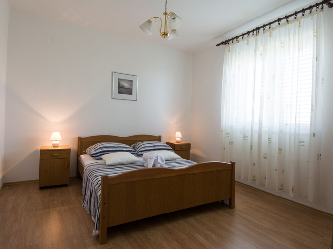 Bedroom 3, Modern Apartment in Seget Donji With View of the Sea, Trogir