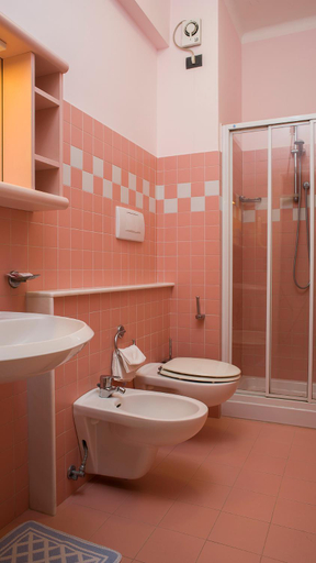 Bathroom 3, Hotel Marcelli, Ancona