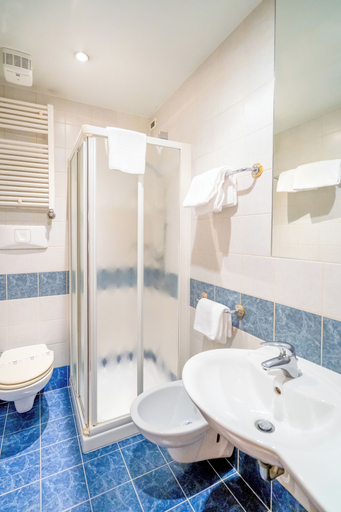 Bathroom 4, Hotel Tintoretto, Venezia