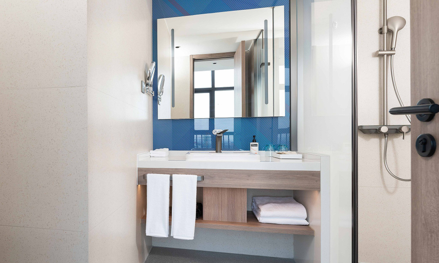 Bathroom 10