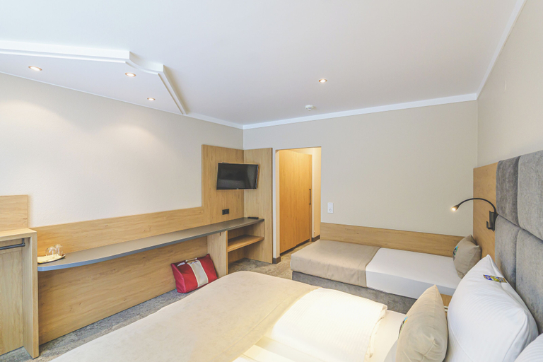 Bedroom 4, Hotel Styrolerhof KG, Reutte