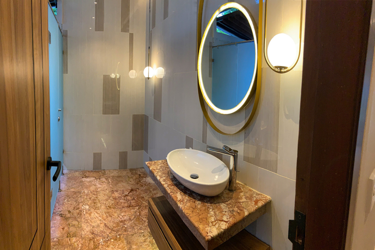 Bathroom 3, Beach Rock Resort Belitung, Belitung