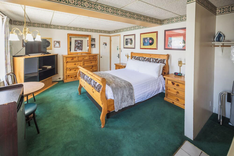 Bedroom 2, Hotel Nevada, White Pine