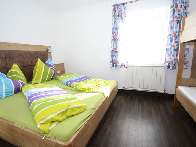 Bedroom 2, Idyllic Holiday Home in Goldegg Weng Near ski bus, Sankt Johann im Pongau