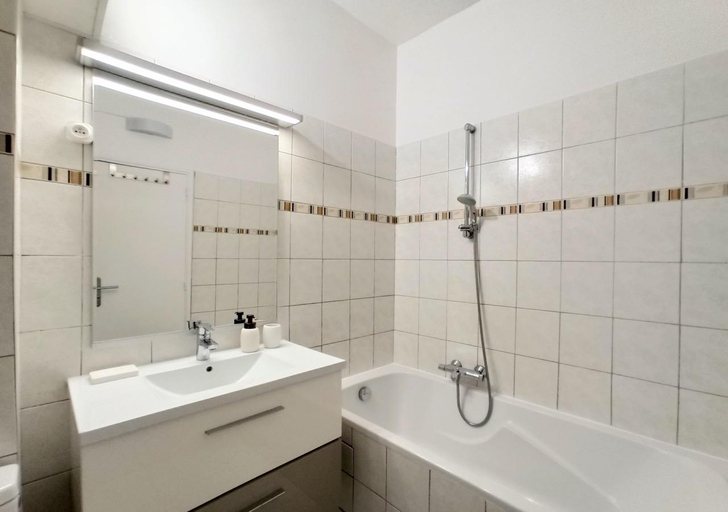 Others 2, Viva Riviera 33 rue Hoche, Alpes-Maritimes