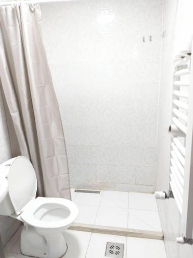 Bathroom 5, High Hostel