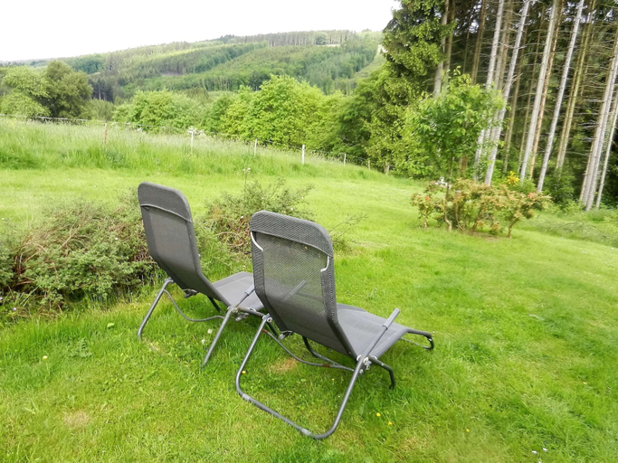 Exterior & Views 4, The charm of a wooden chalet with a magnificent view, not far from Spa, Liège