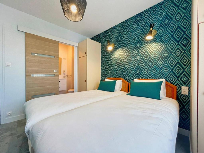Bedroom 3, Logis Hotel l'Albatros, Morbihan