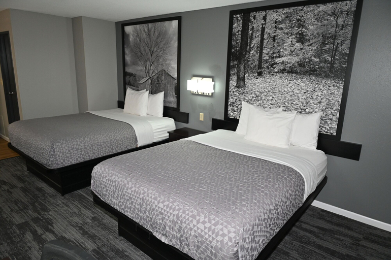 Bedroom 4, Super 8 by Wyndham Higginsville, Lafayette