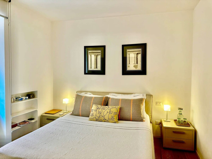 Bedroom 3, In Rome at Spanish Steps Classy Apartment With Modern Design in an Historic Palazzo, Rome