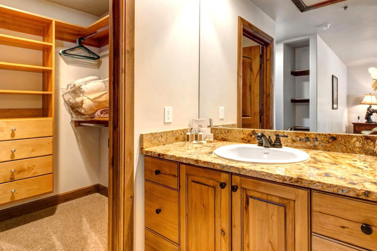 Bedroom 4, Park Side 4 Bedrooms PPS-1418 by KBM, Summit