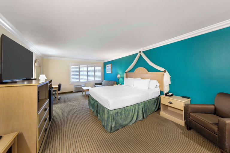 Bedroom 3, Best Western Harbour Inn & Suites Huntington - Sunset Beach, Orange