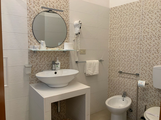 Bathroom 4, B&B Vinci, Syracuse