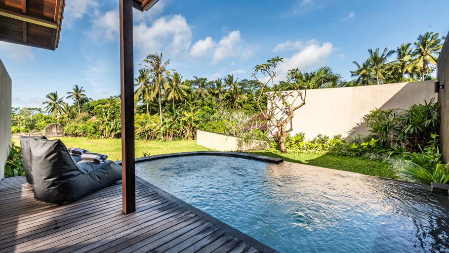 Swimming Pool 25