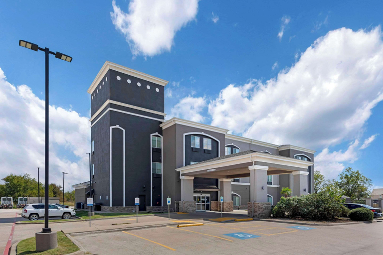 Exterior & Views 1, Quality Inn & Suites Groesbeck North, Limestone