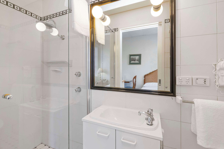 Bathroom 28