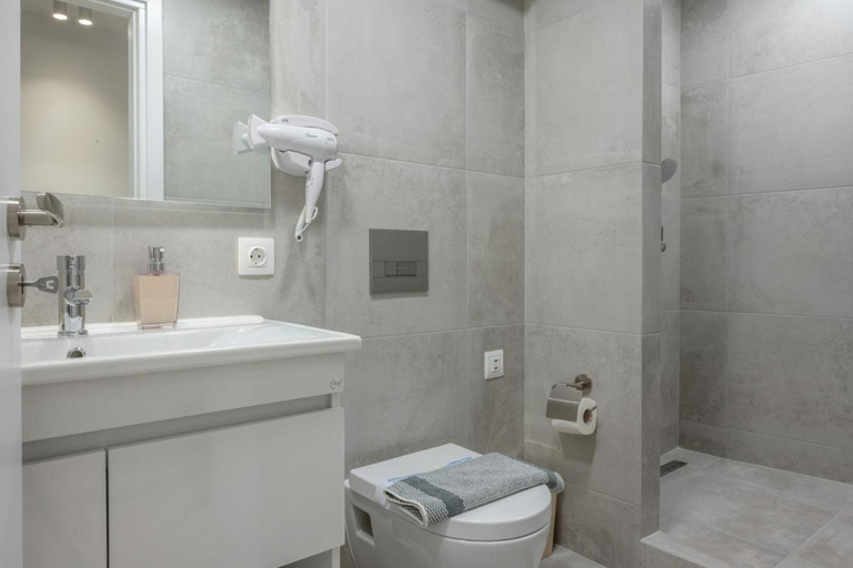 Bathroom 4, Monastiraki Urban Studio, Attica