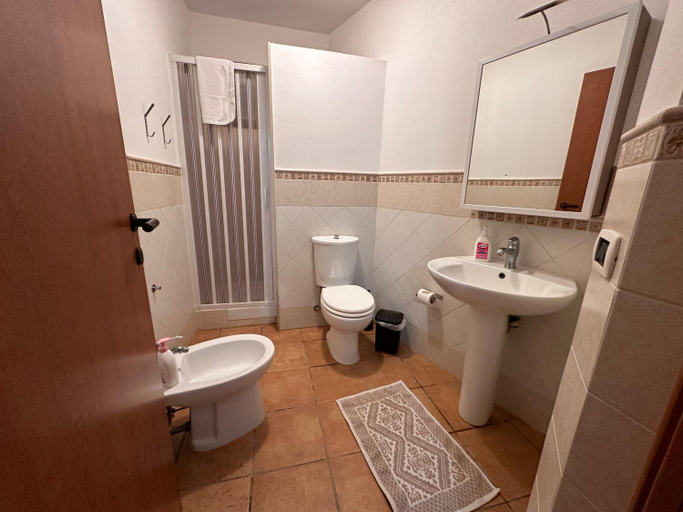 Bathroom 3, Salemarino apartment, Syracuse