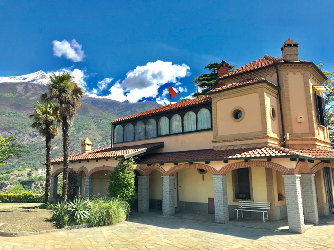 Exterior & Views