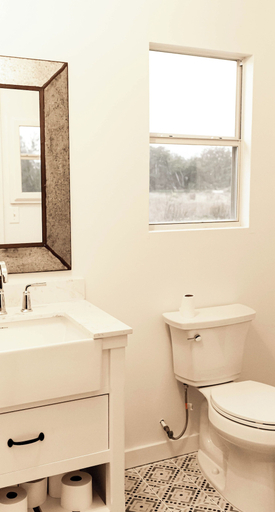 Bathroom 3, Morris Ranch, Gillespie