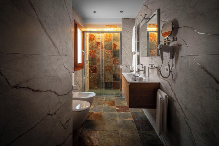 Bathroom 5, Marcus Suite, Cagliari