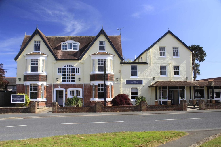 Exterior & Views