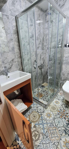 Bathroom 5, Galata Aristo, Beyoğlu