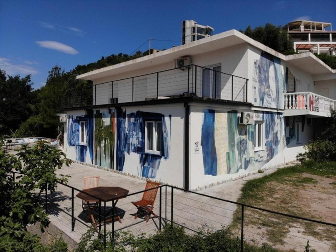 Exterior & Views, High Hostel