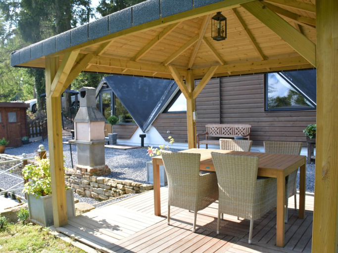 Chalet in Gesves with Roof Terrace, Garden, BBQ, Namur