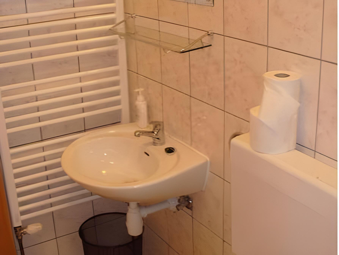 Bathroom 1, Pansion Comfort Sidro, Novalja