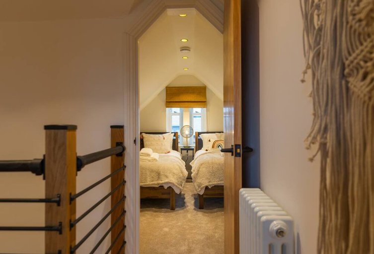 Room 4, Escape 2 Unwind At The Parade Accommodates 10, York