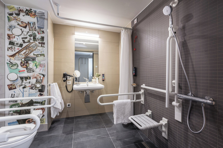 Bathroom 3, Holiday Inn - the niu, Brass Munich Olympiapark, München