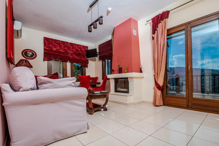Bedroom 2, Lions Nine, Thessaly