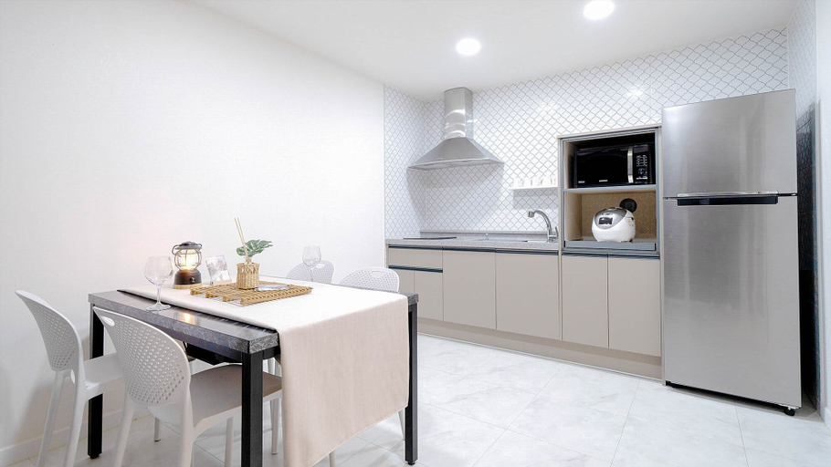 Dining Room 17