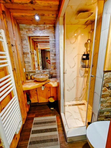 Bathroom 3, DOMEK NA GORACH z GORACA BALIA, Nowy Sącz City