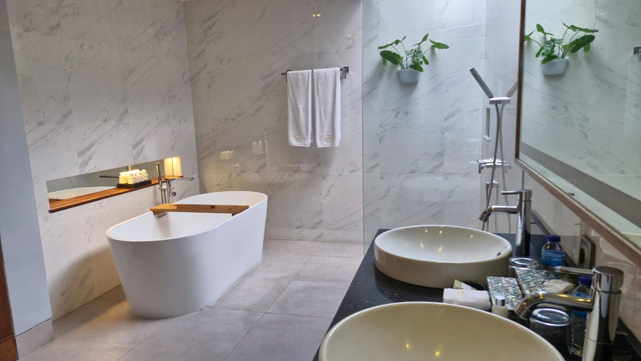 Bathroom 13