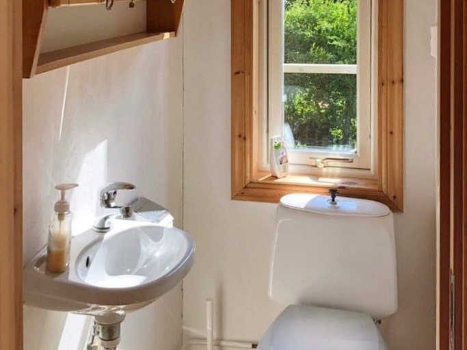 Bathroom 3, 5 Person Holiday Home in Kungshamn, Sotenäs