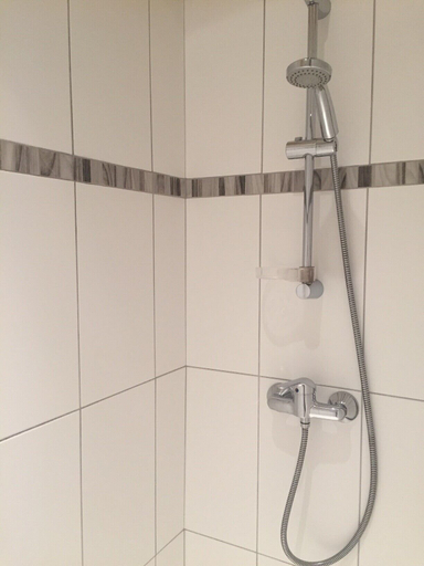 Bathroom 4, Hotel de l'Avenue, Hautes-Pyrénées