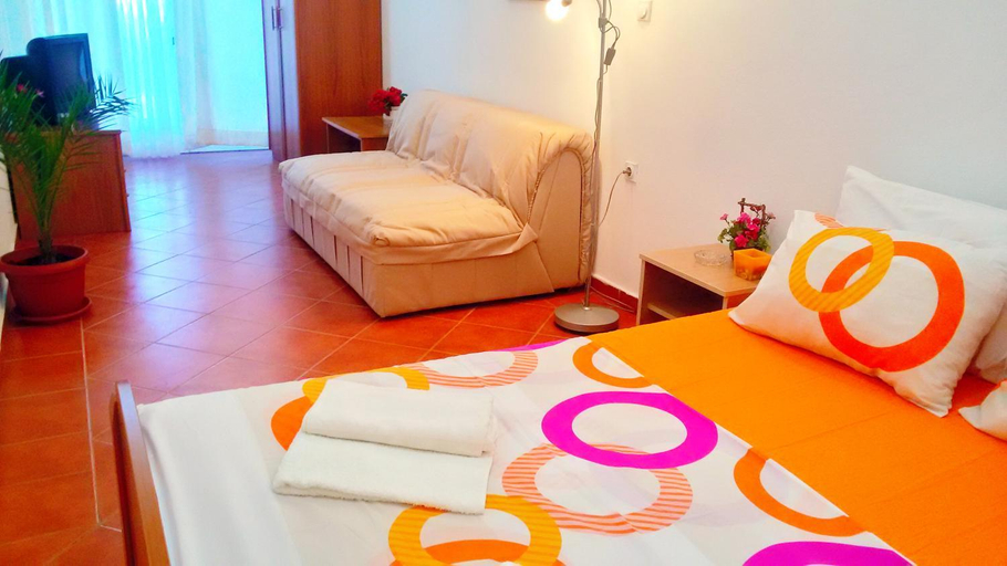 Others 5, Pontino Apartments
