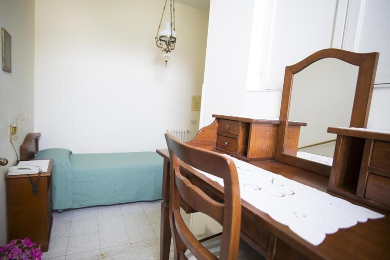Bedroom 5, Domus San Vincenzo - Casa Religiosa di Ospitalità, Napoli