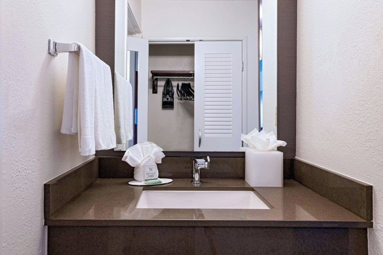 Bathroom 4, Courtyard by Marriott Austin The Domain Area, Travis