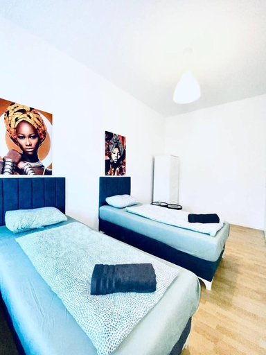 Bedroom 2, Spacious 4 BR Apt Perfect for Groups, Wien