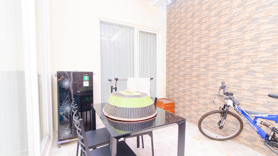 Others 2, Villa Seger Waras 2 Bedroom with Karaoke, Malang
