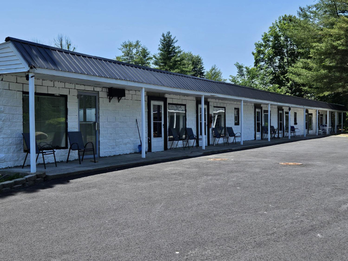 Exterior & Views 5, North Toga Motel, Saratoga