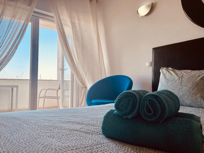 Room 4, Lagos Main Avenue Studio With Marina View Balcony, Lagos