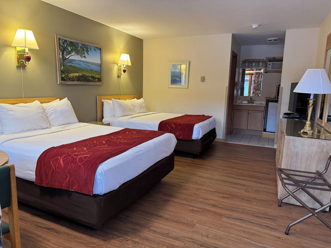 Bedroom 2, Motel 6 Lake George, NY – Adirondacks, Warren
