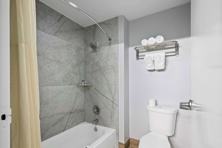 Bathroom 5, Americas Best Value Inn Gonzales, Ascension