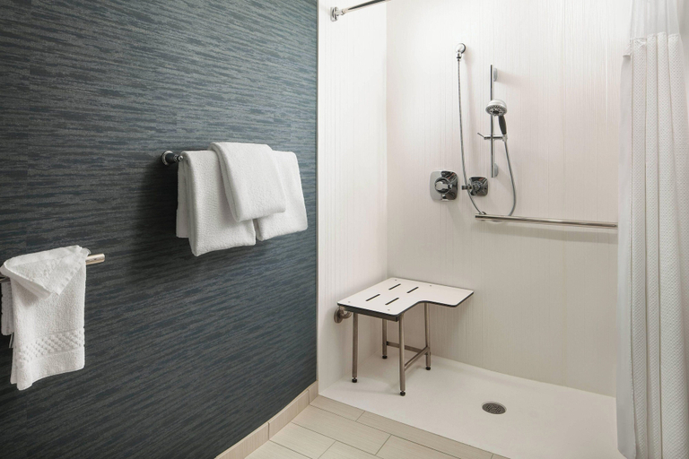 Bathroom 3, Courtyard by Marriott Indianapolis at the Capitol, Marion